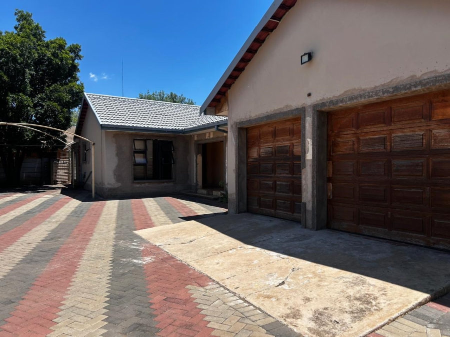 4 Bedroom Property for Sale in Uitsig Free State